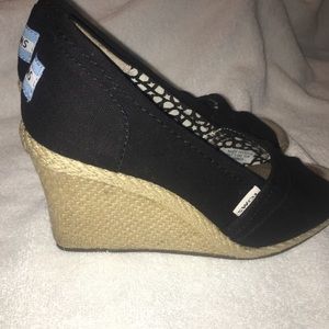 Preloved Toms Black Wedge Sz 6.5